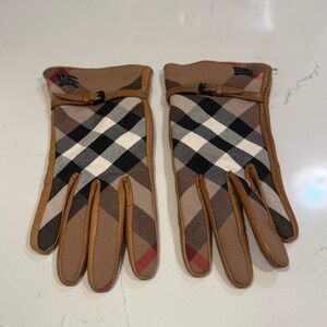 Burberry Women’s Nova Check Gloves - Size 8